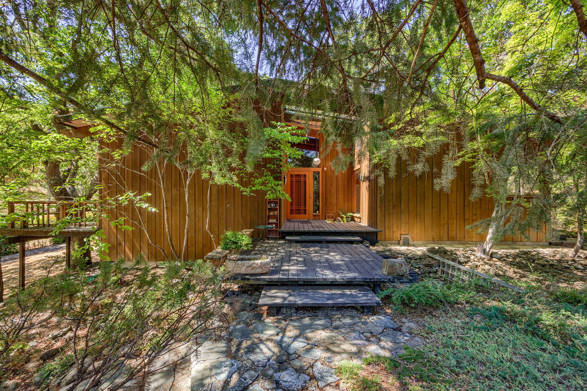 2260 Jasmine Avenue