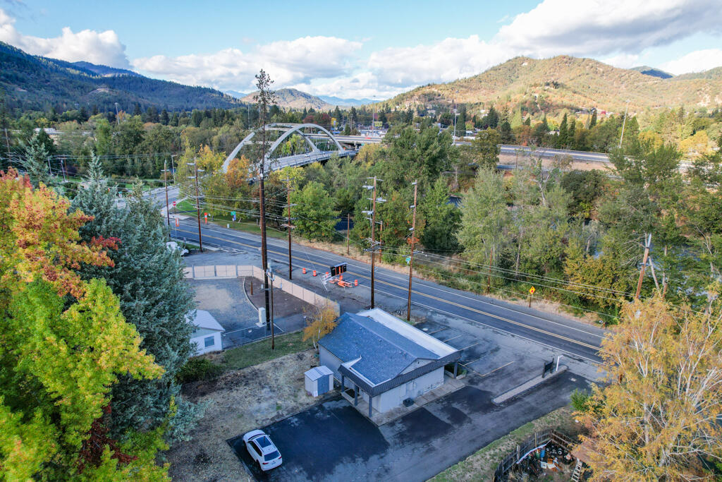 5721 Rogue River Highway