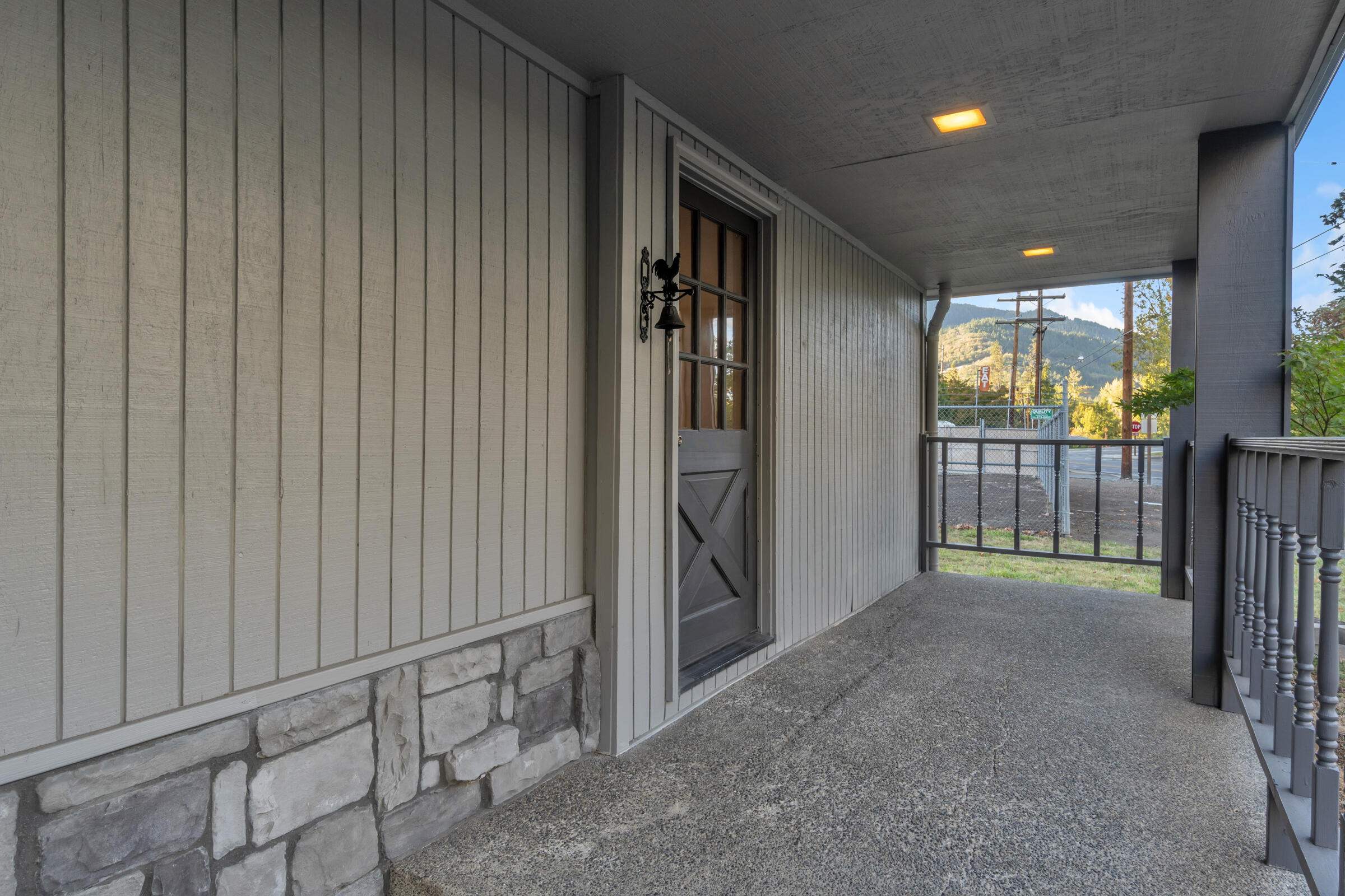 5721 Rogue River Highway