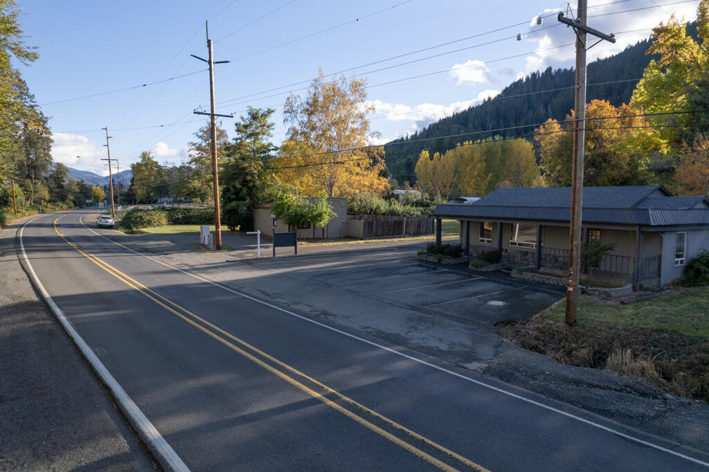 5721 Rogue River Highway