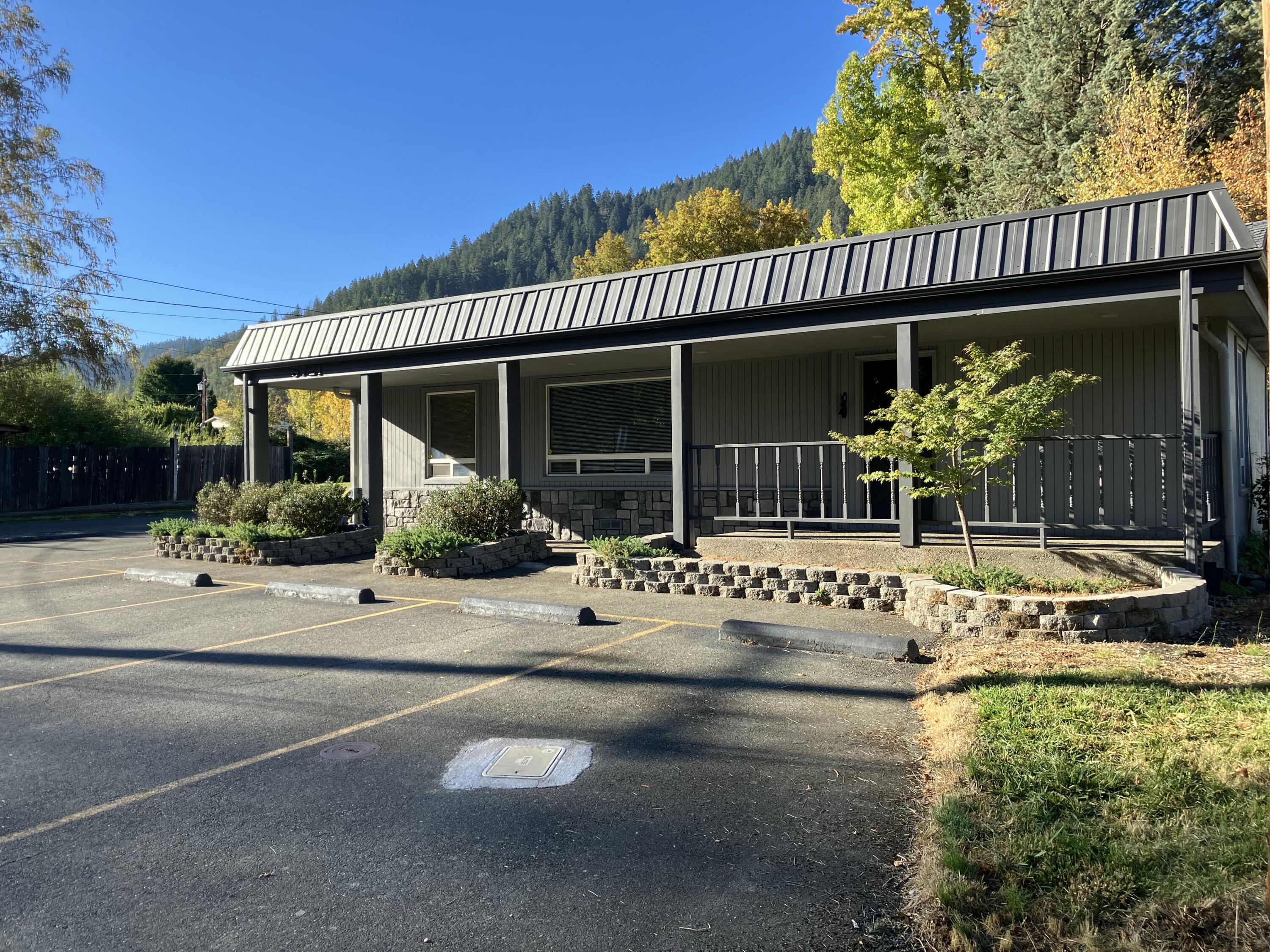 5721 Rogue River Highway