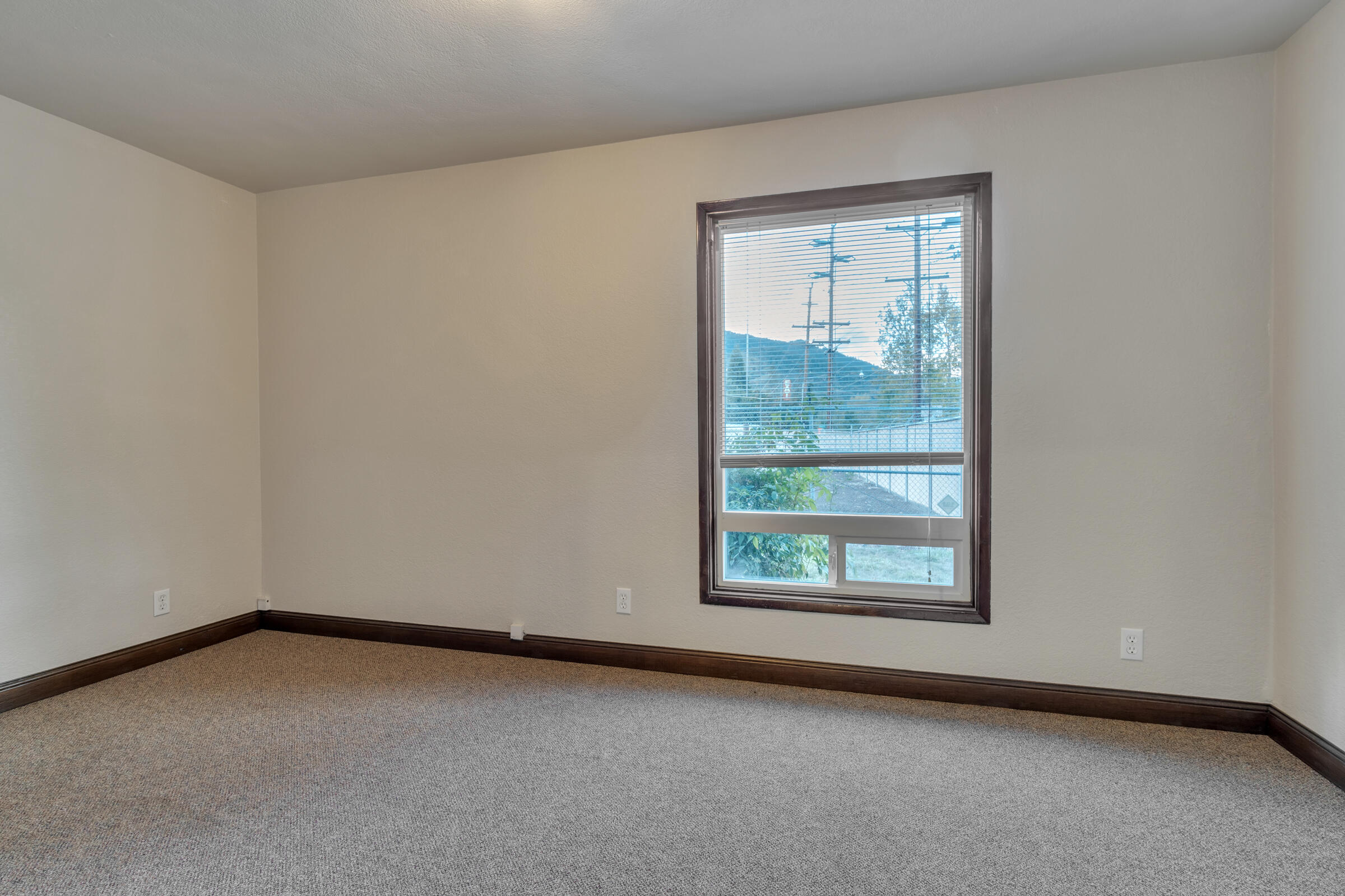 5721 Rogue River Highway