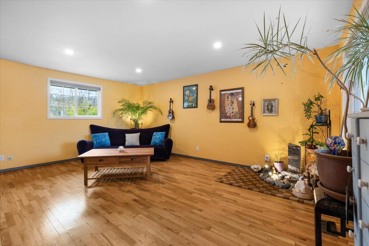 105 N 4th Street