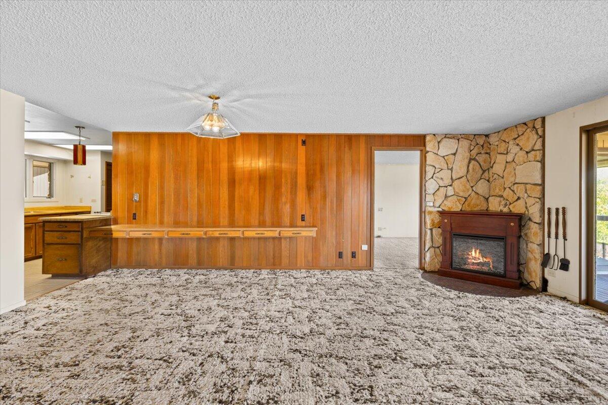 53 S Foothill Road