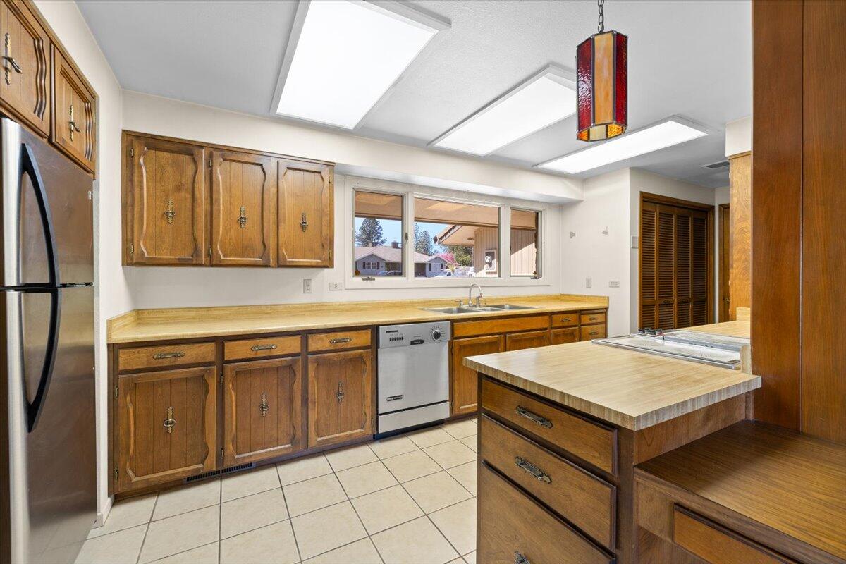 53 S Foothill Road