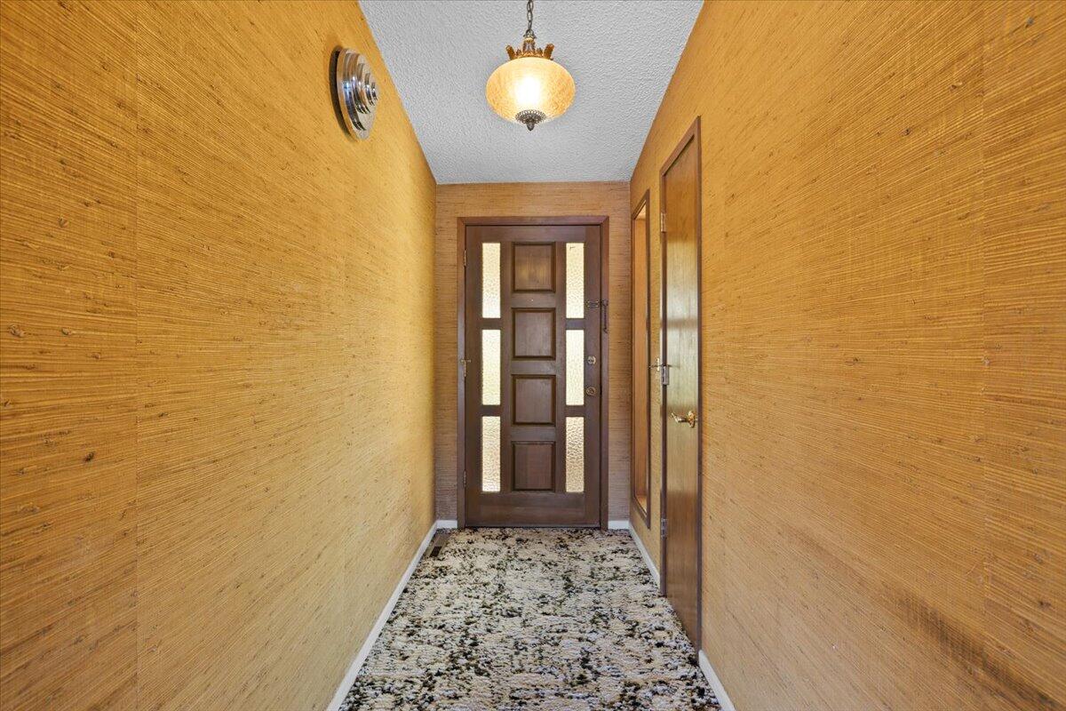 53 S Foothill Road