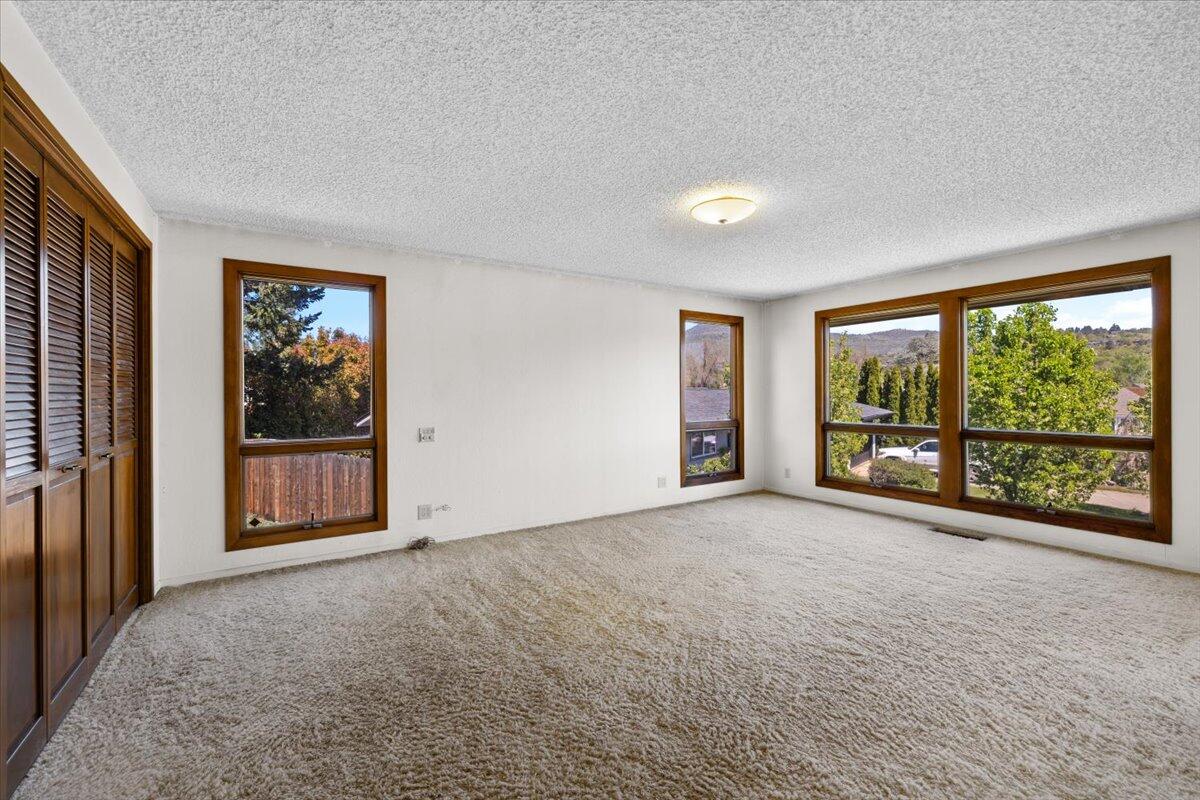 53 S Foothill Road
