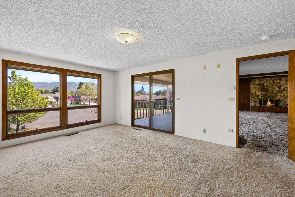 53 S Foothill Road