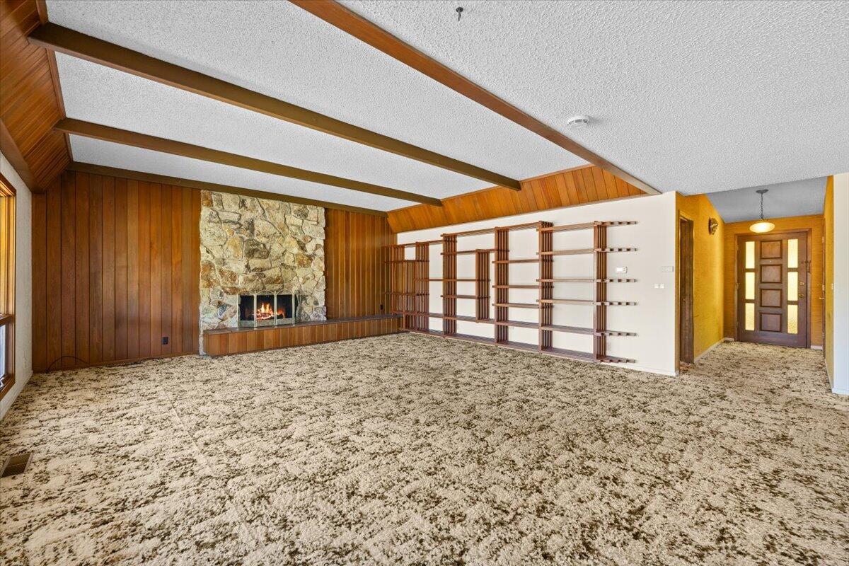 53 S Foothill Road