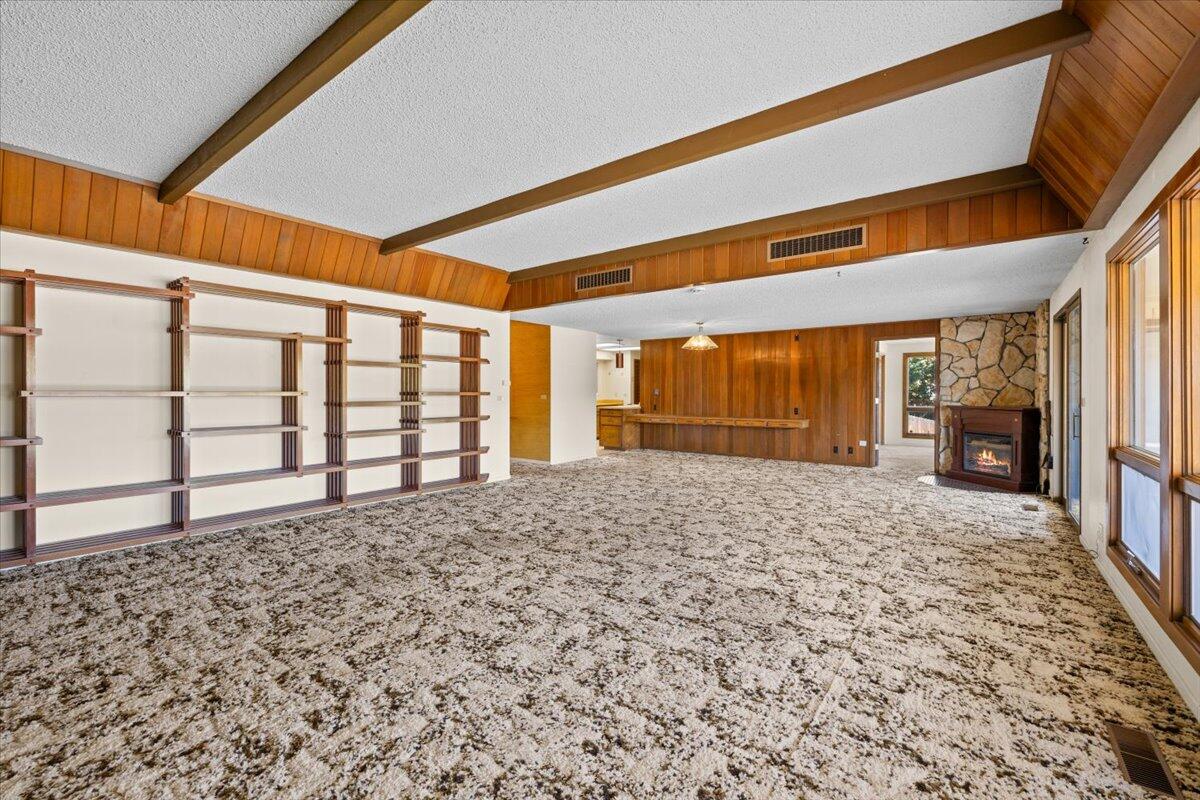 53 S Foothill Road