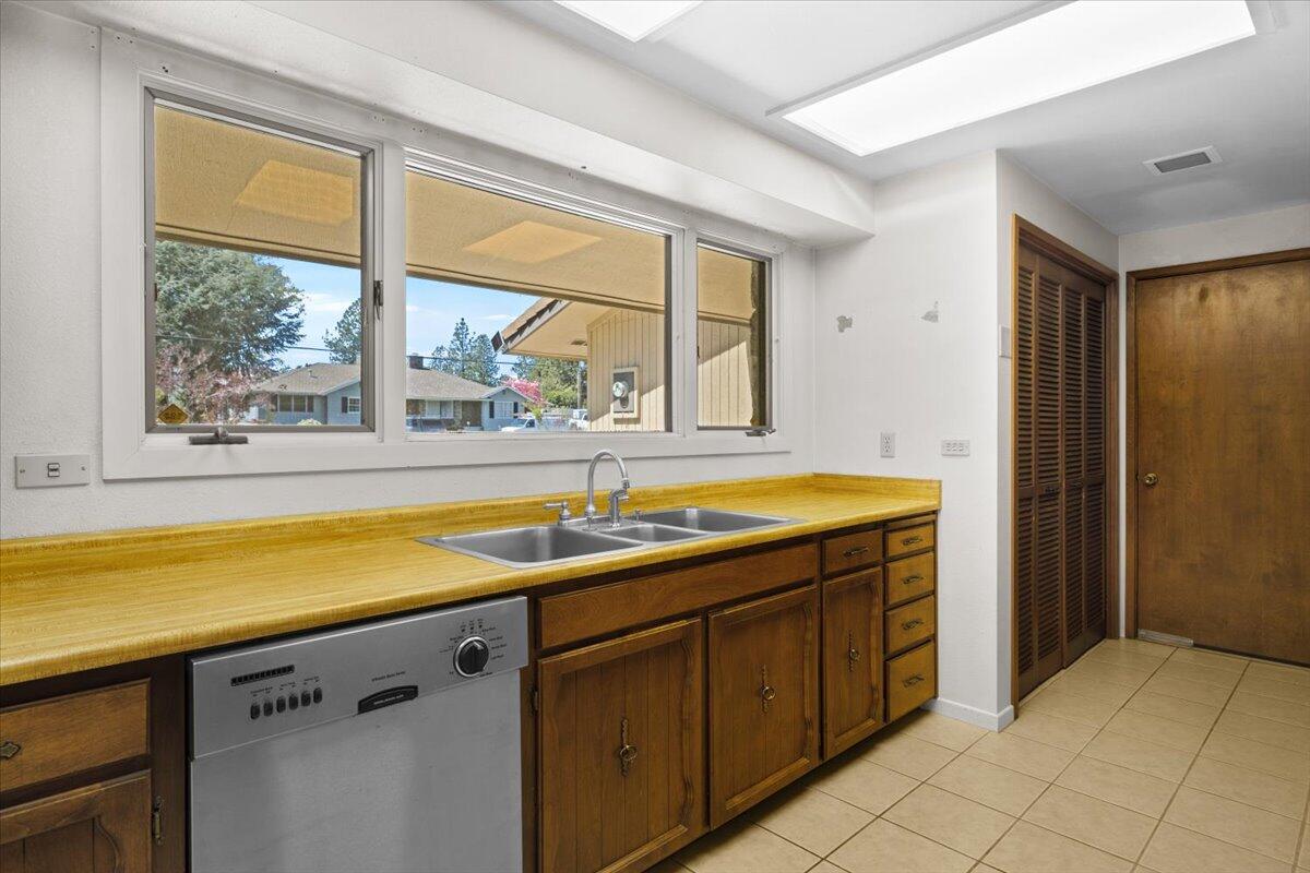 53 S Foothill Road