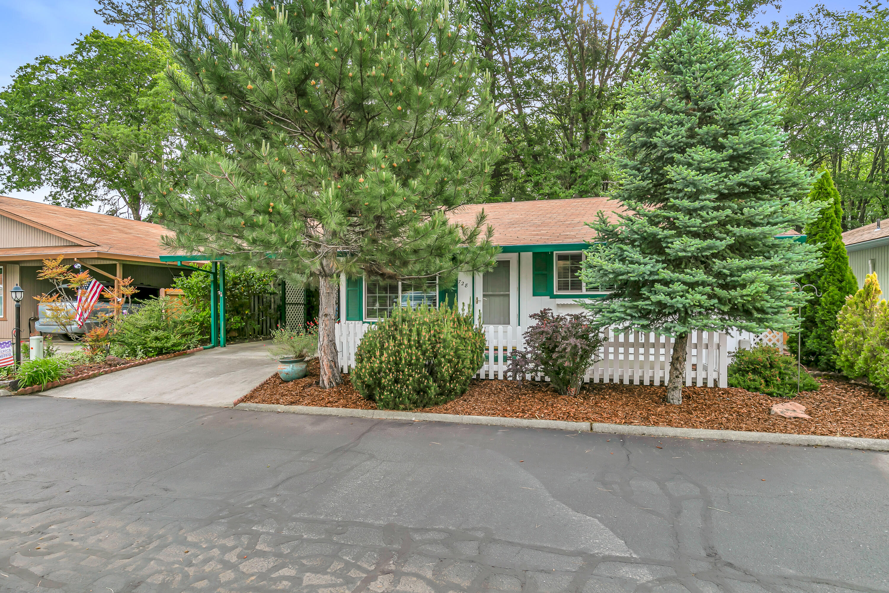 728 Brookside Circle