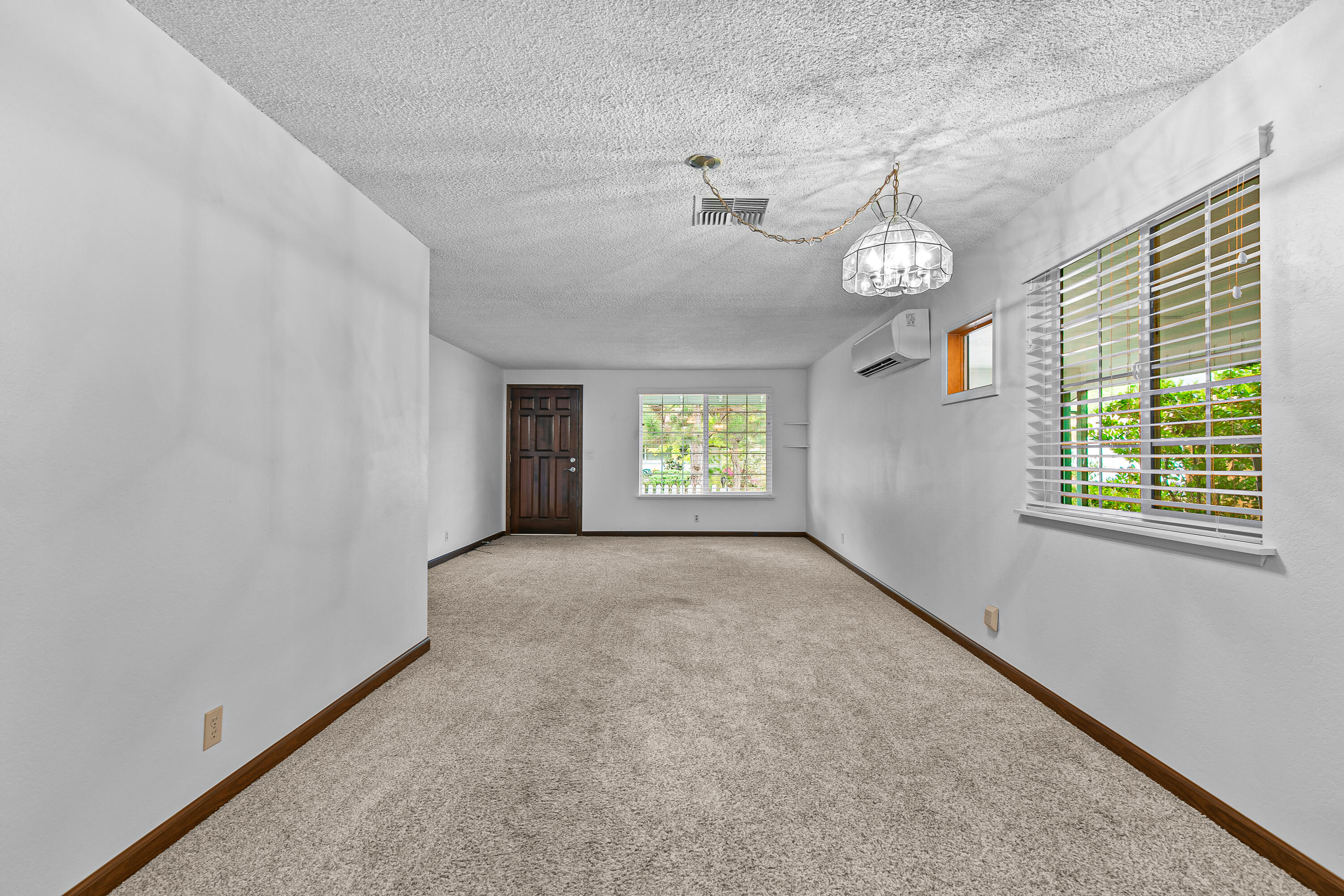728 Brookside Circle