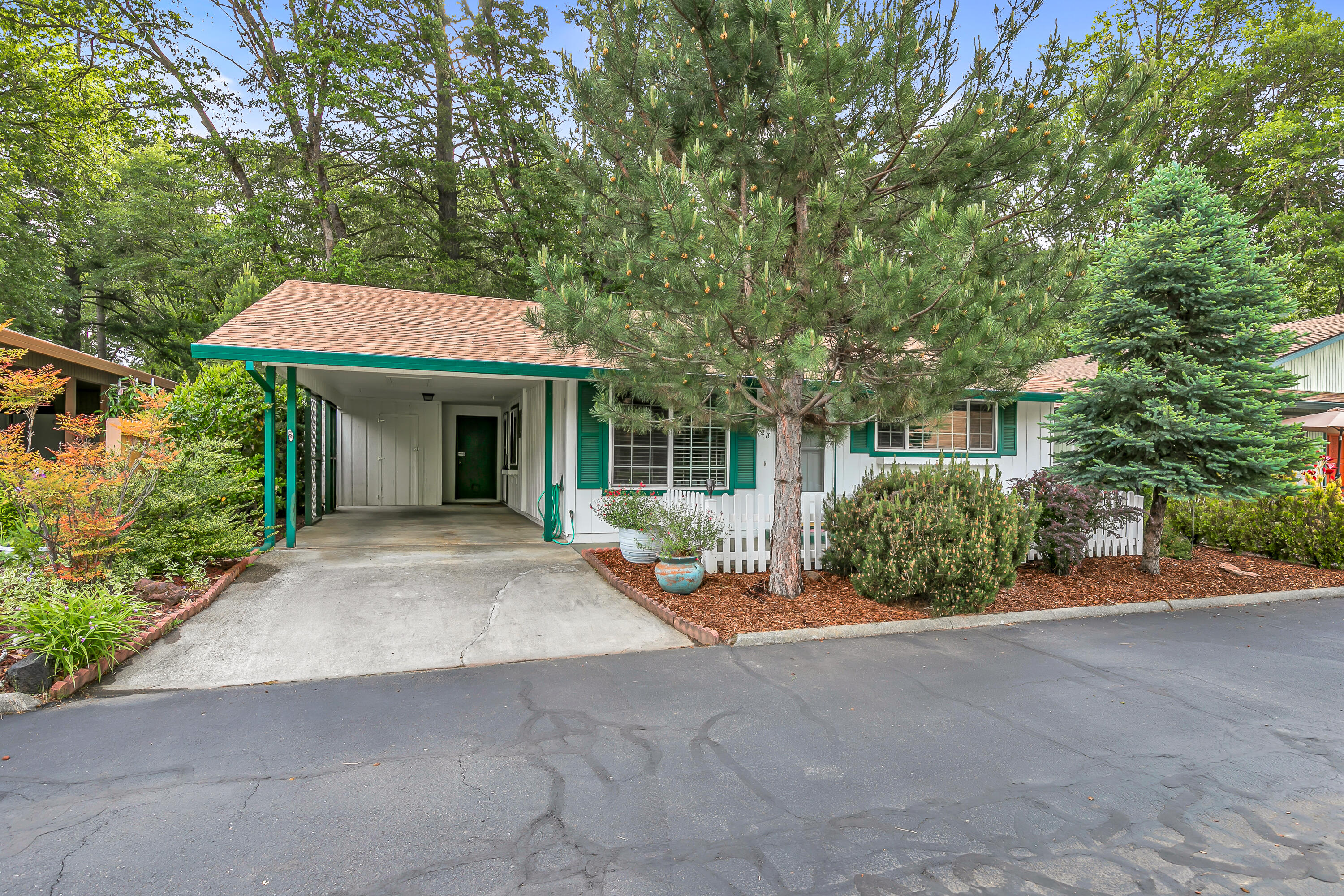 728 Brookside Circle