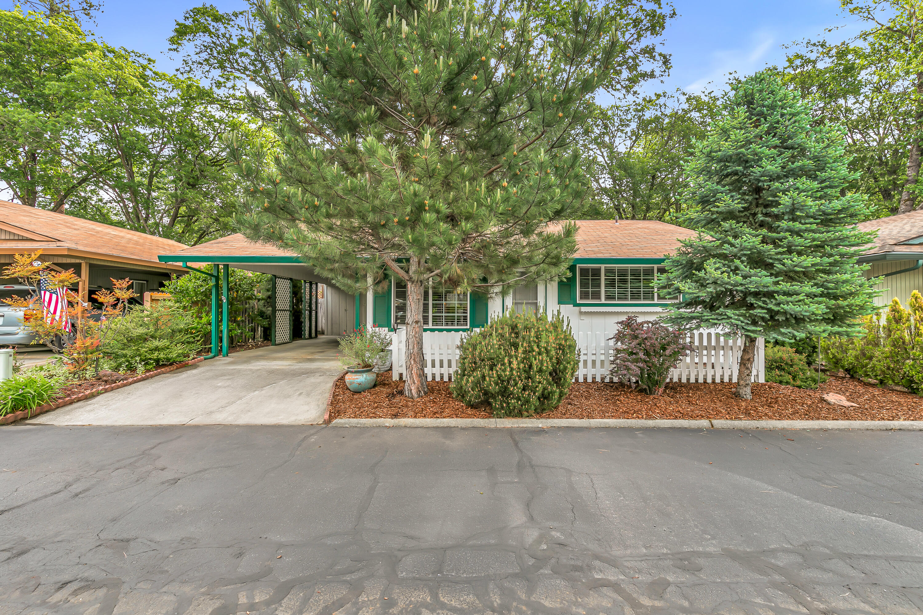 728 Brookside Circle