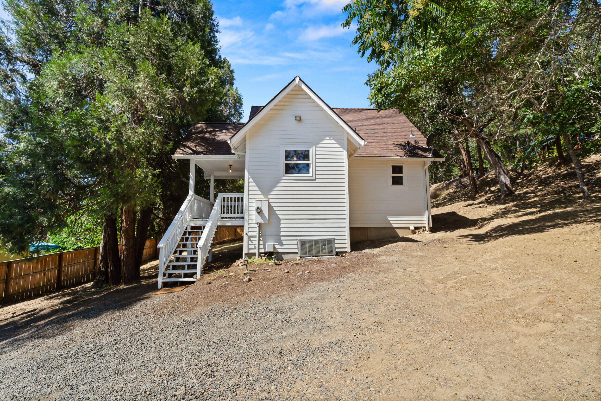 345 W Oak Street