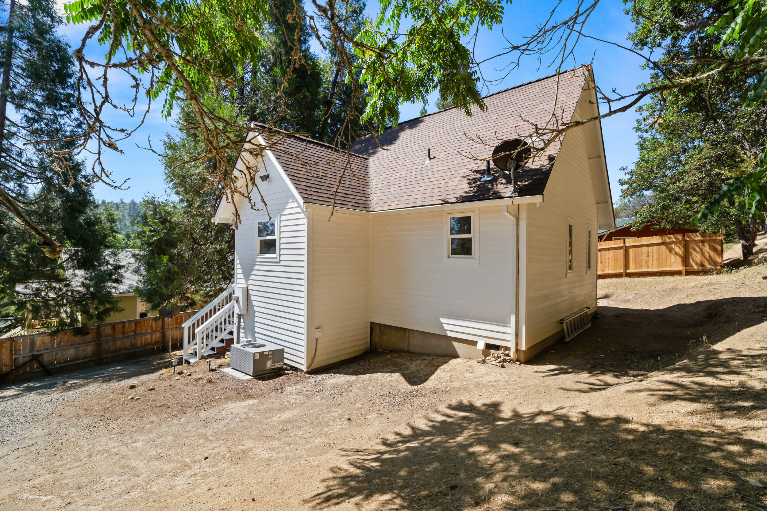 345 W Oak Street