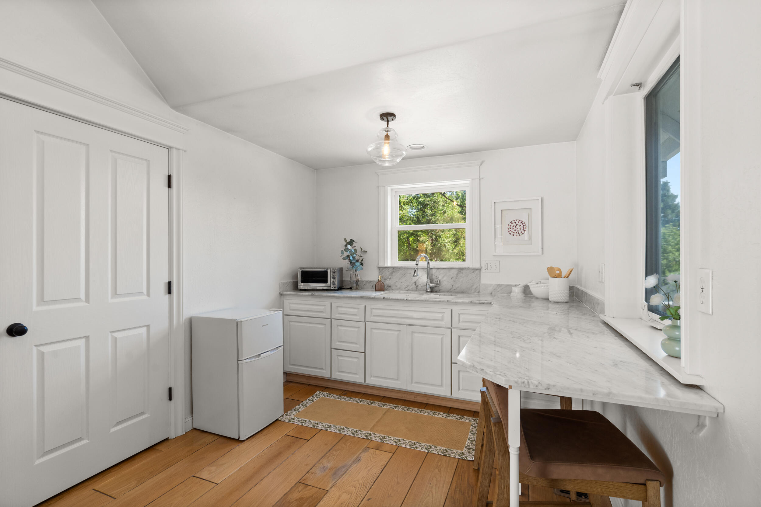 345 W Oak Street