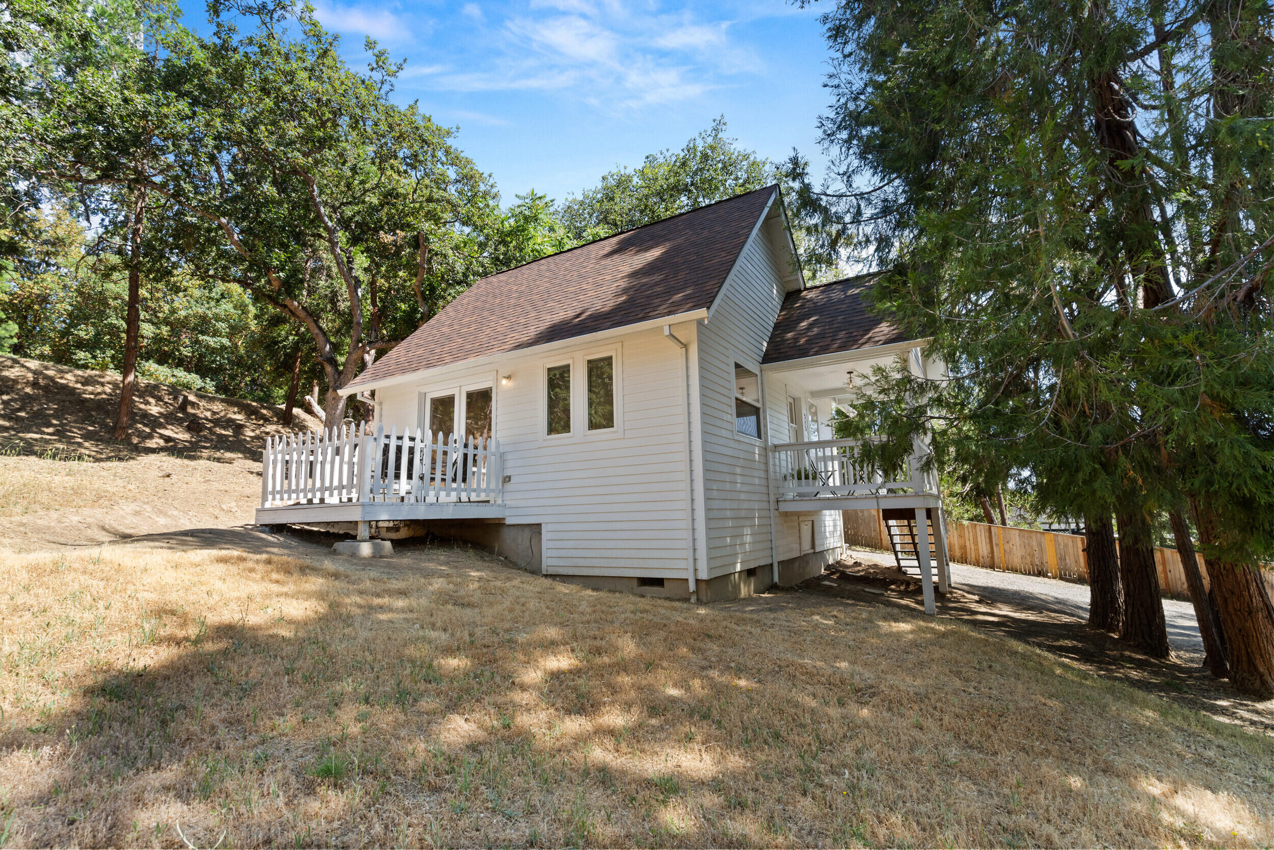 345 W Oak Street