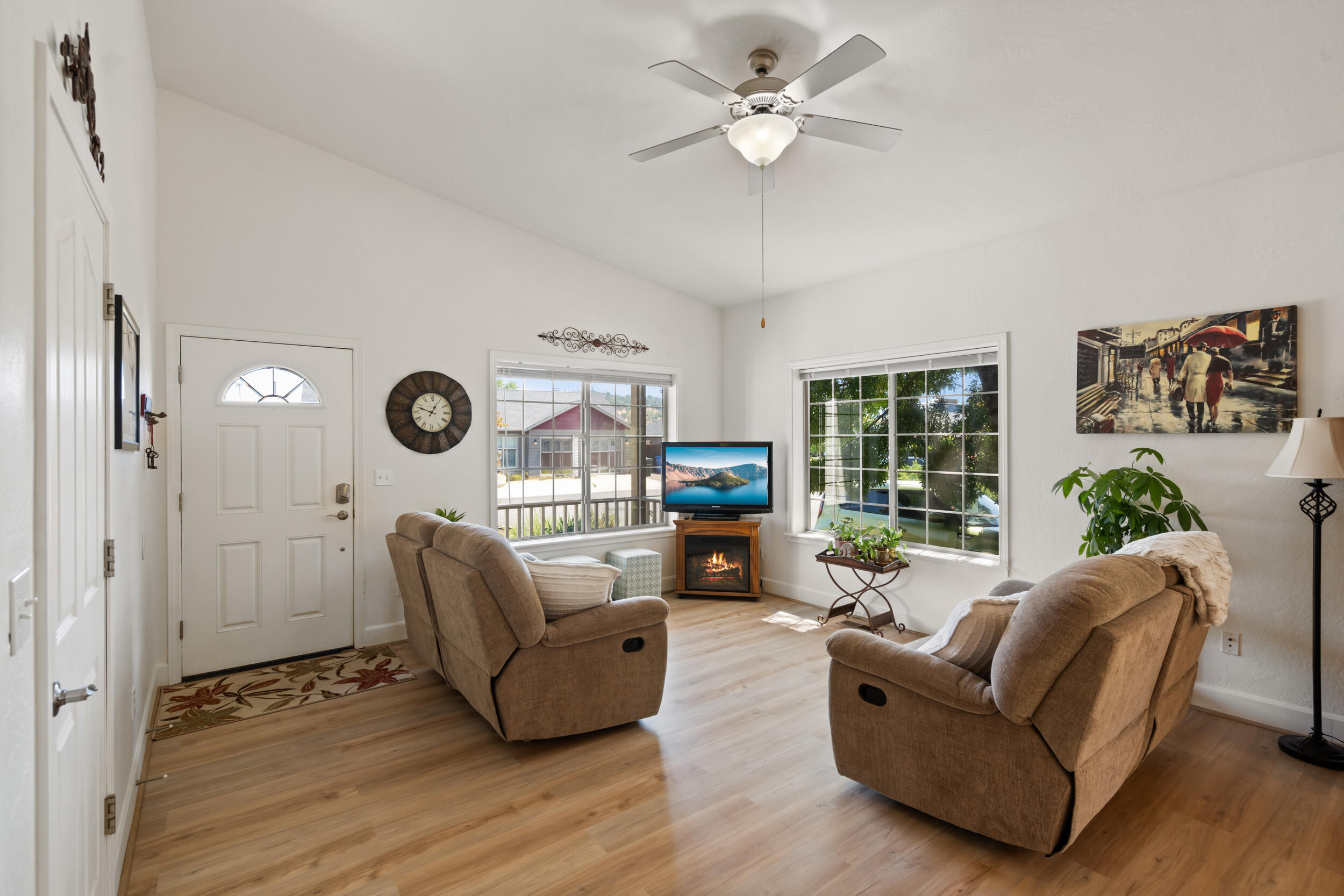136 Dianne Way