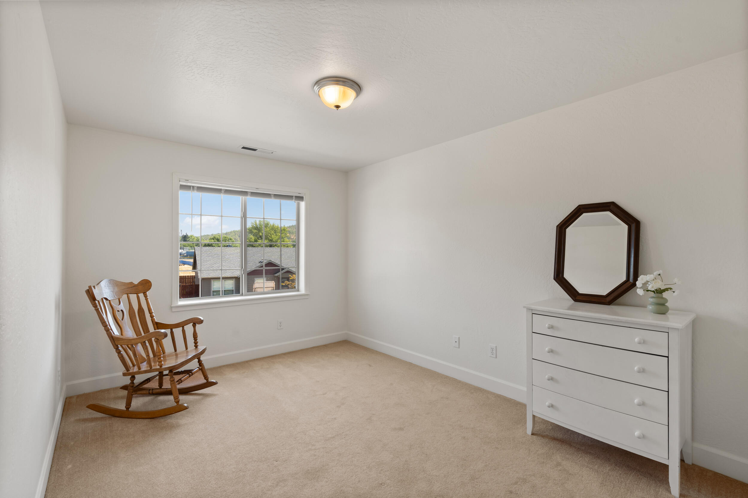 136 Dianne Way