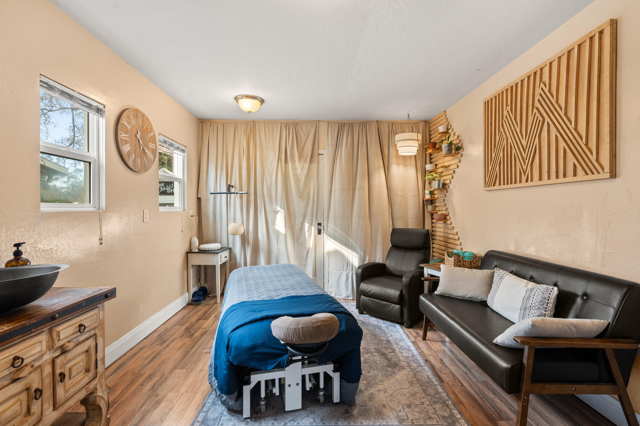 27 Crater Lake Avenue