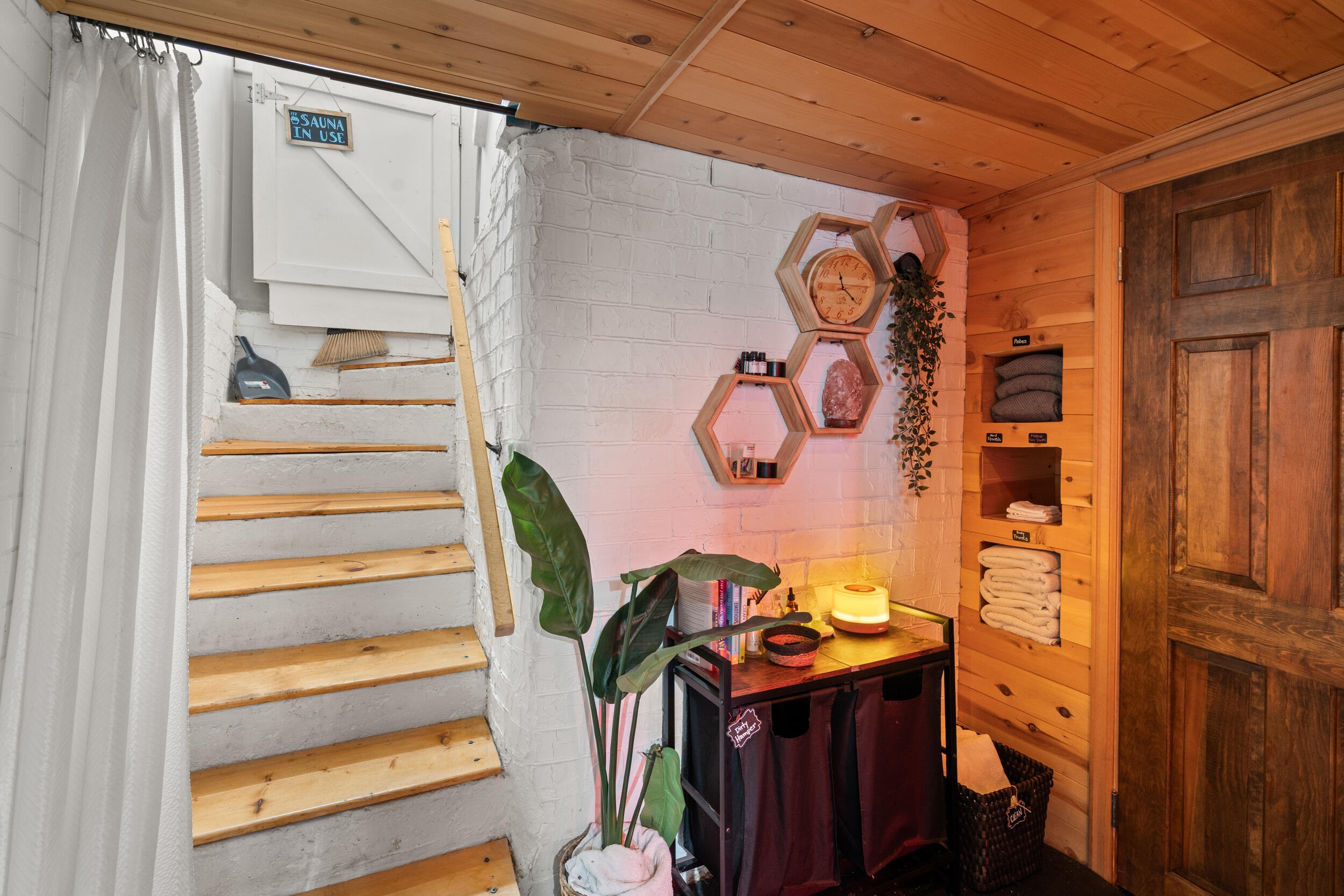 27 Crater Lake Avenue