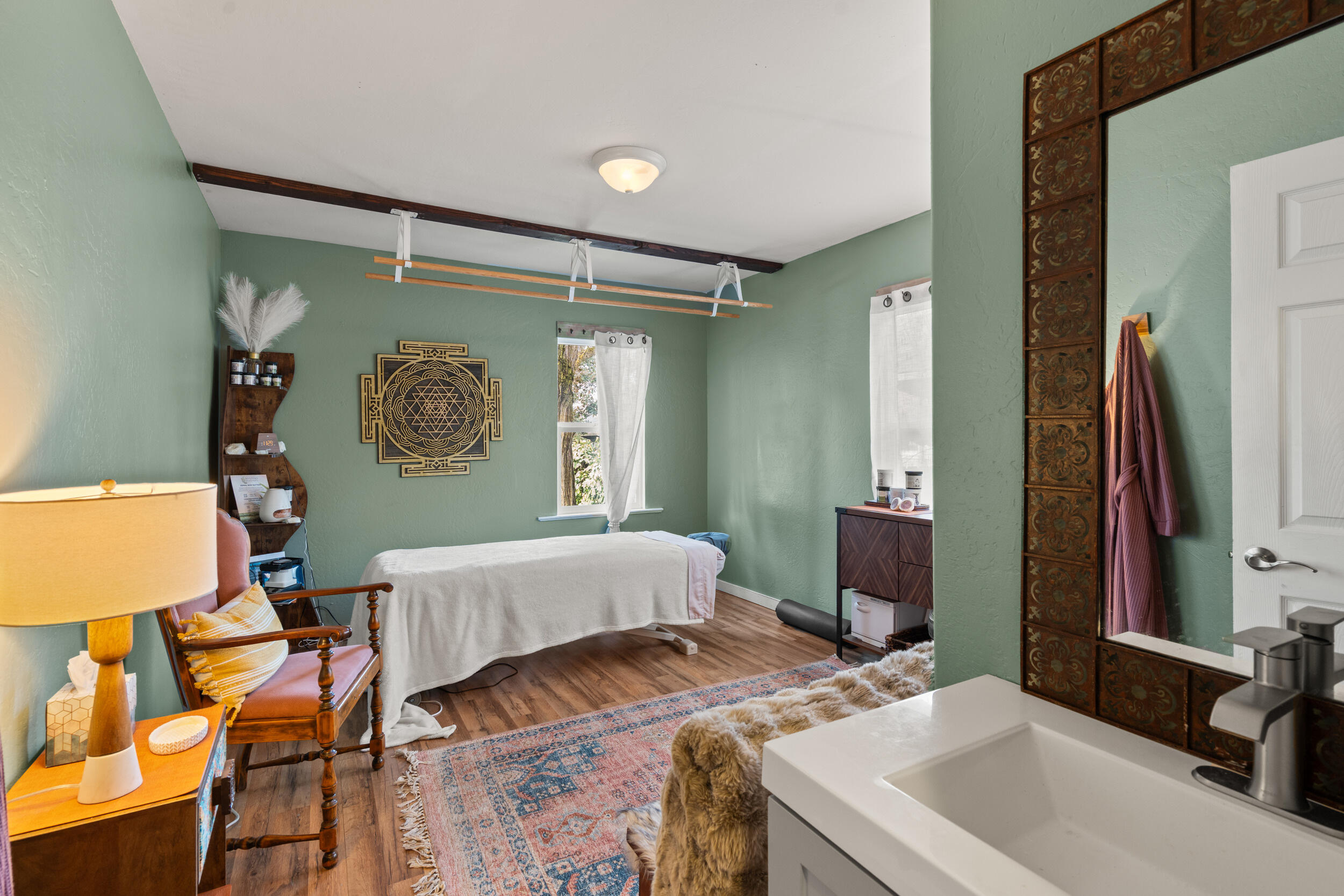 27 Crater Lake Avenue