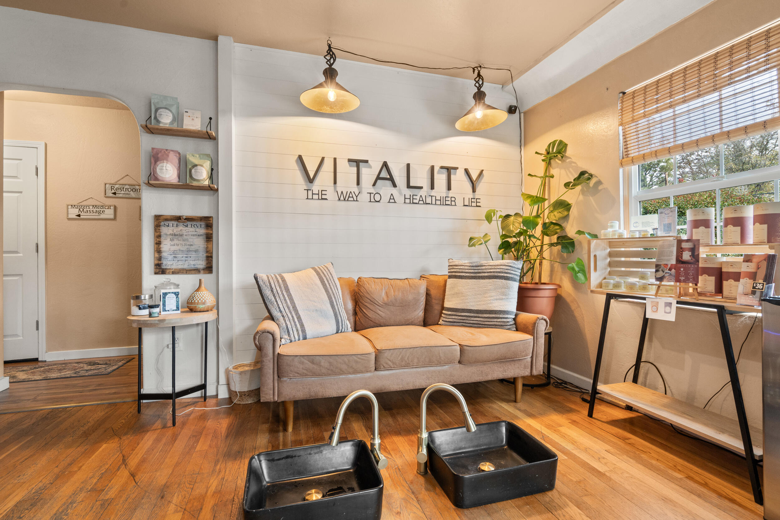 27 Crater Lake Avenue