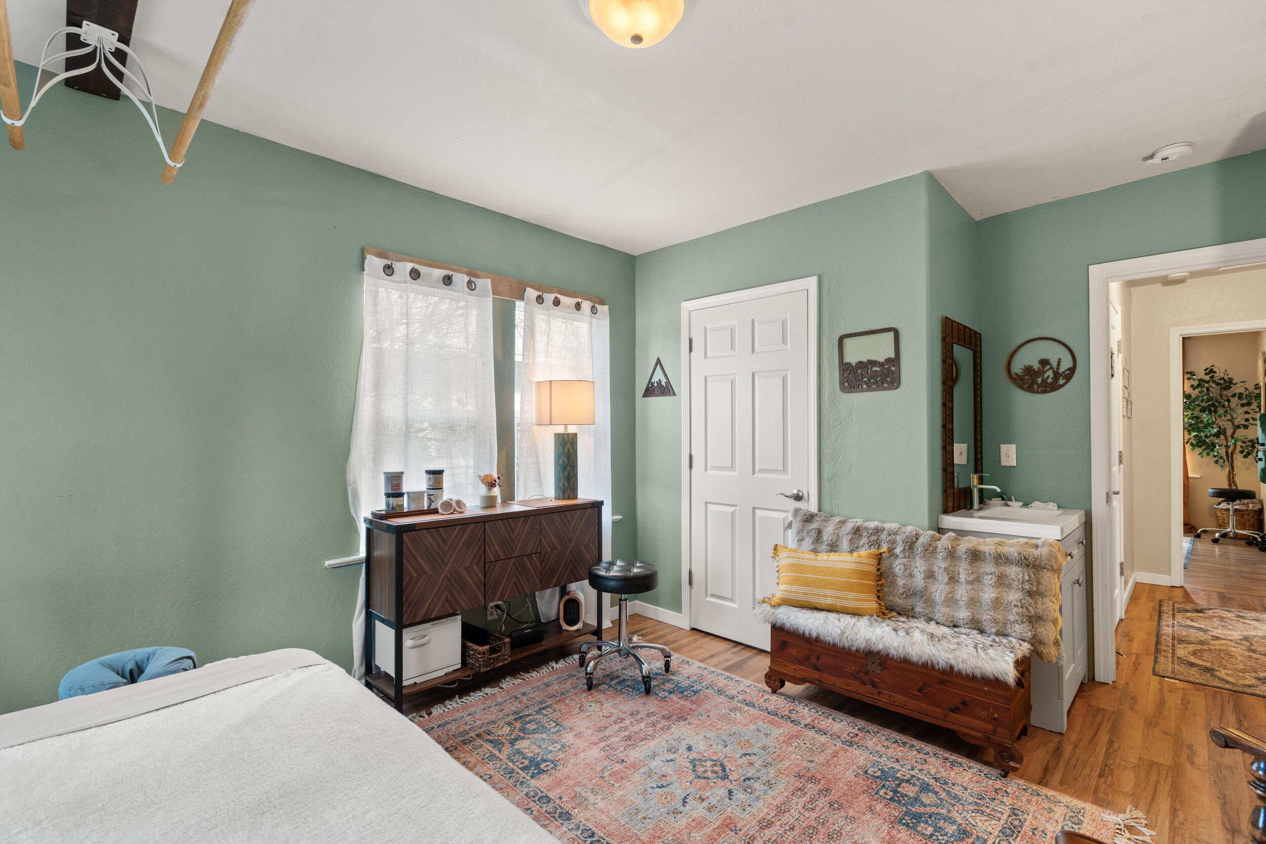 27 Crater Lake Avenue