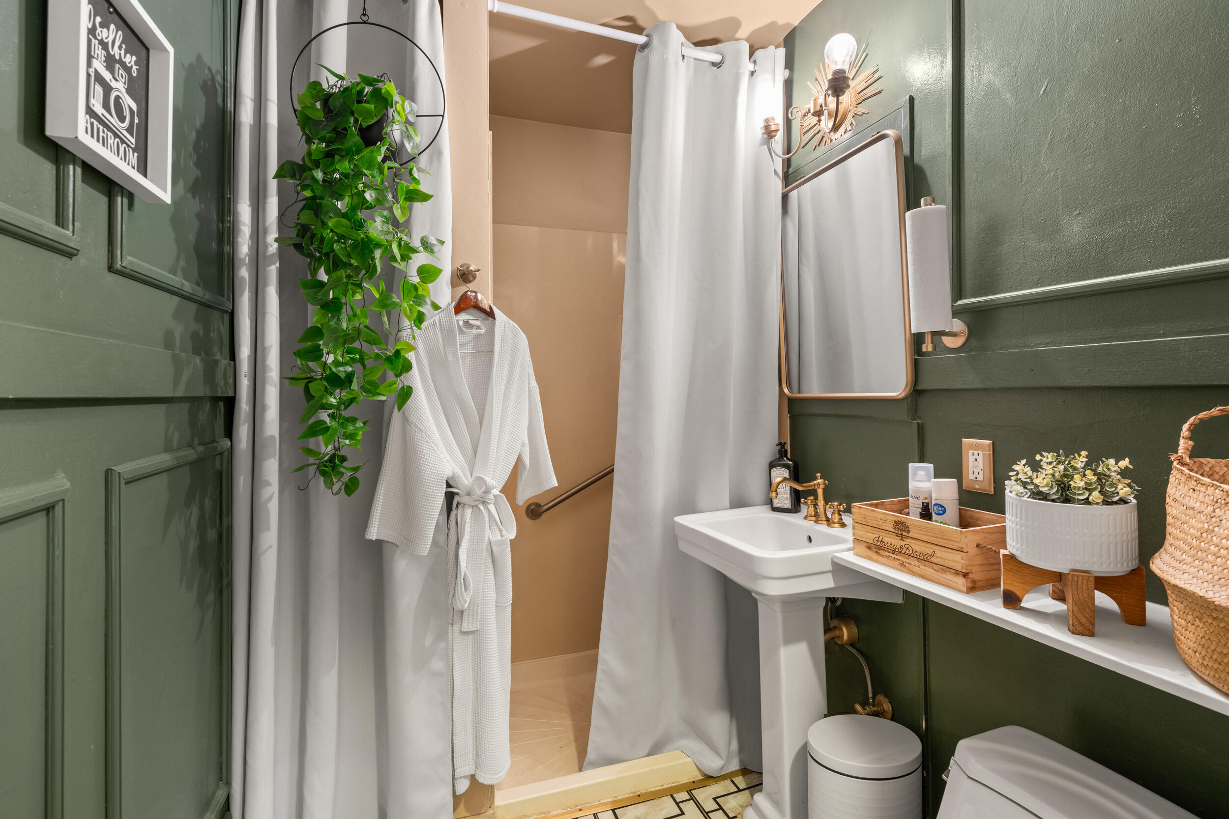 27 Crater Lake Avenue