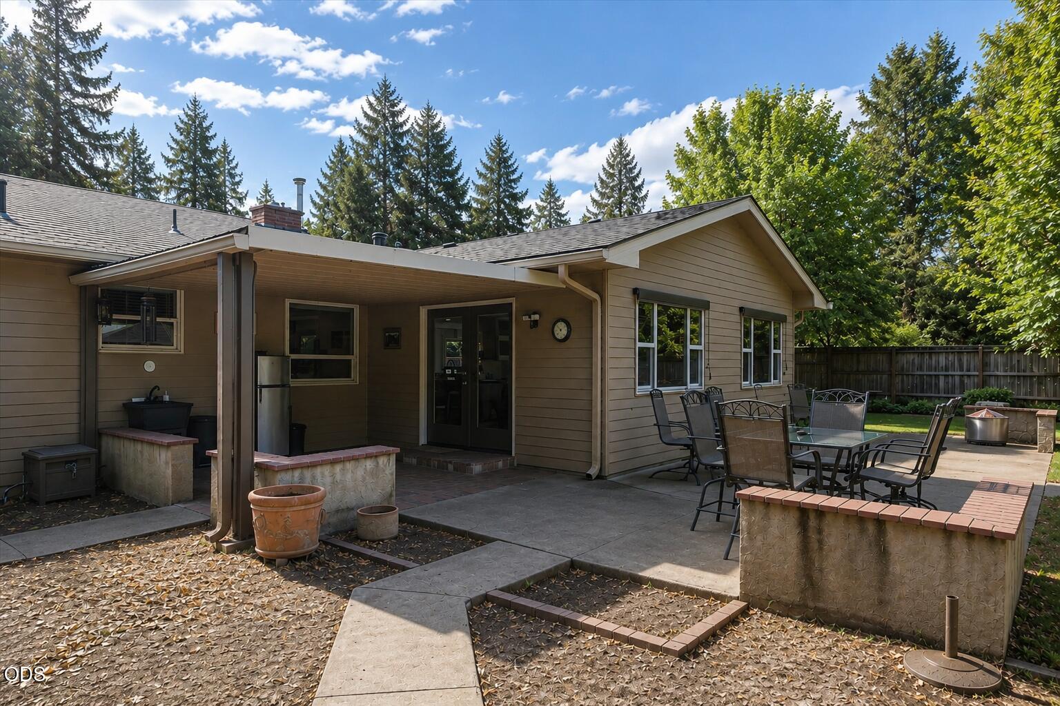 2618 Syringa Drive