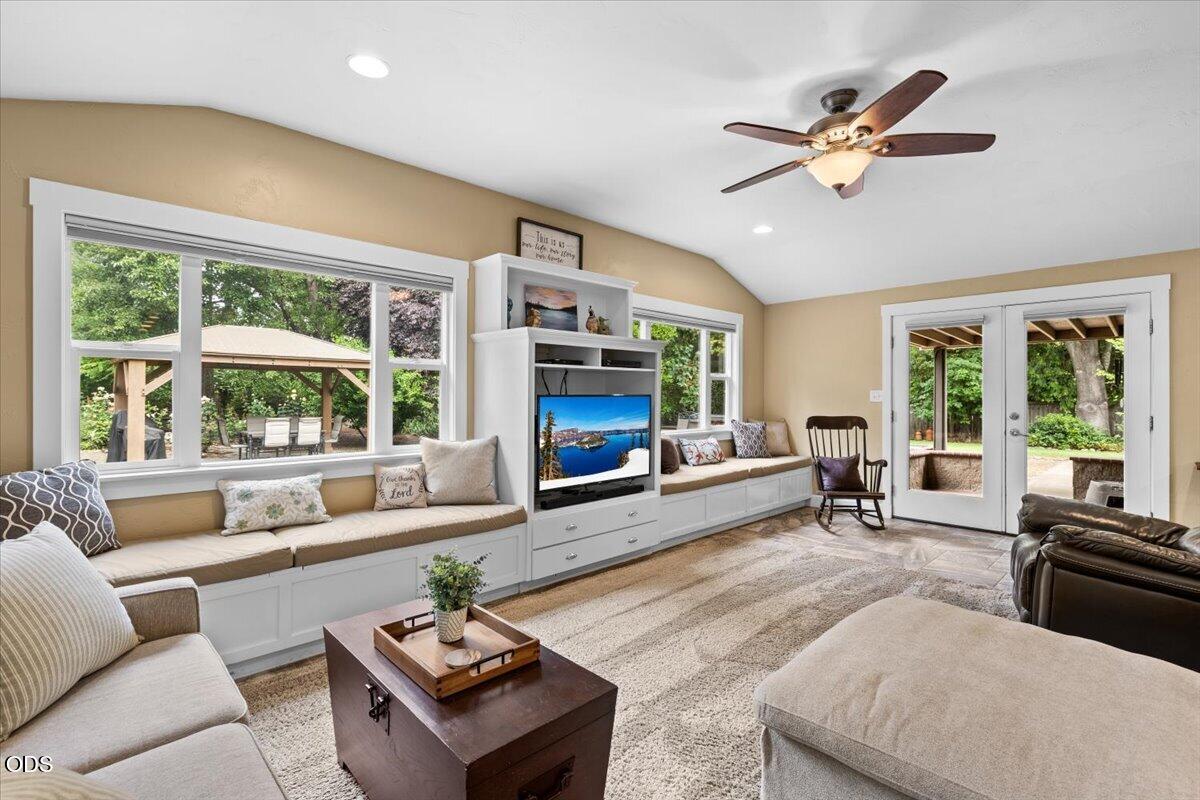 2618 Syringa Drive