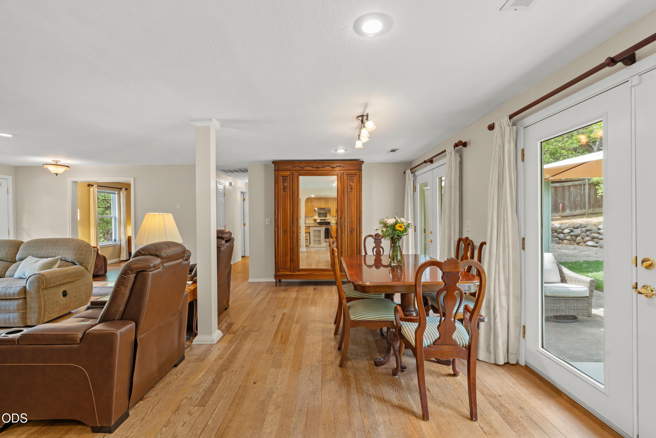 832 S 3rd Street