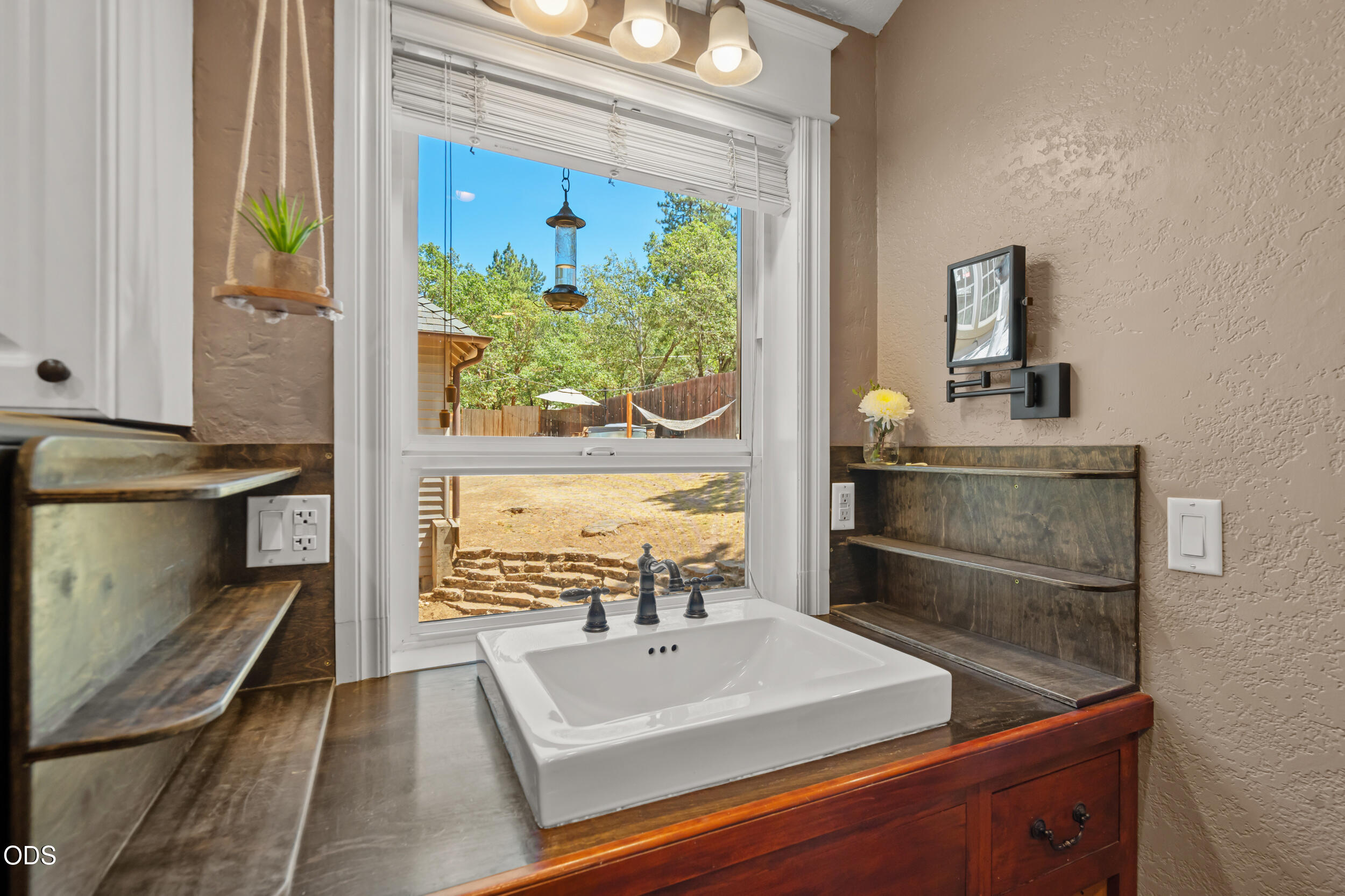 225 Andesite Drive