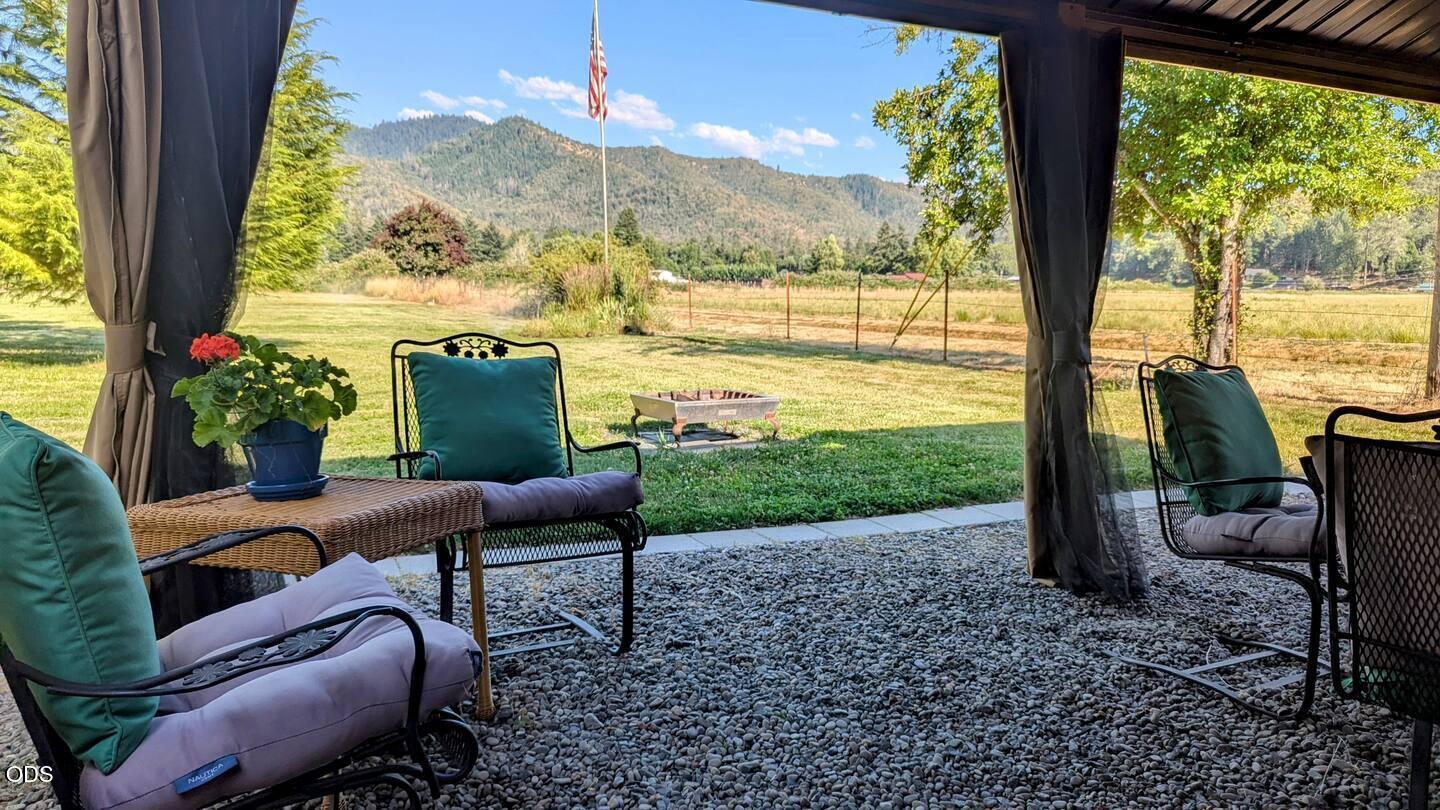 3745 Rogue River Highway