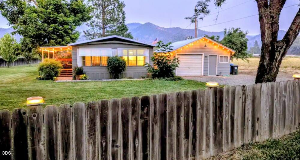 3745 Rogue River Highway