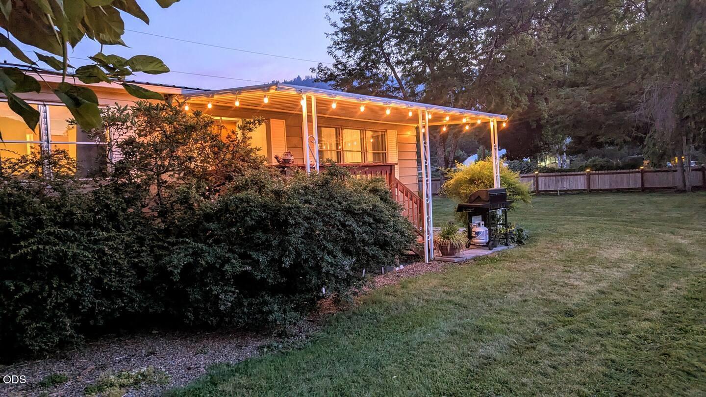 3745 Rogue River Highway