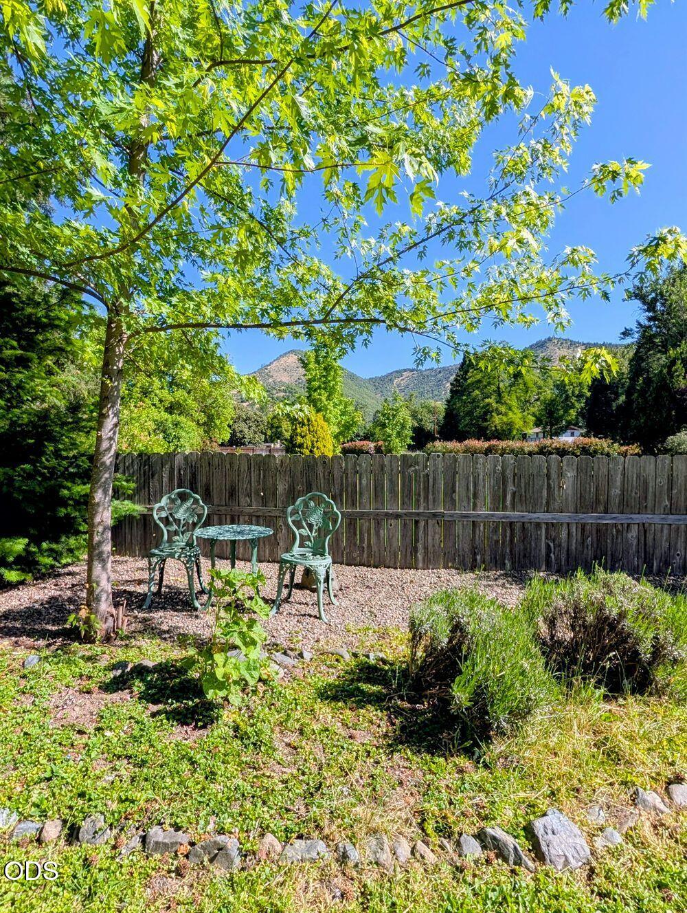 3745 Rogue River Highway