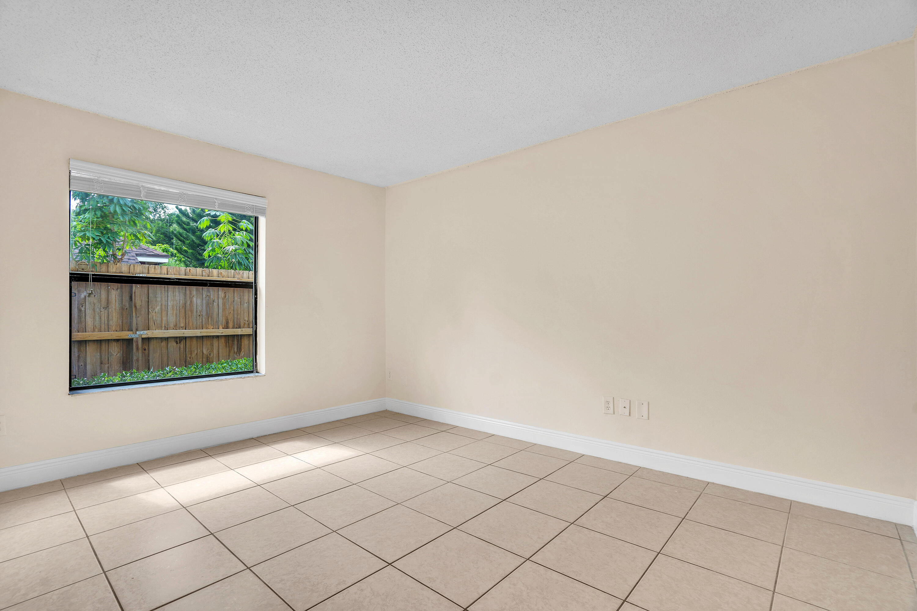 12275 Sannenwood Lane