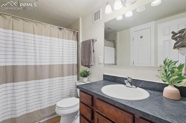 5475 Villa Circle