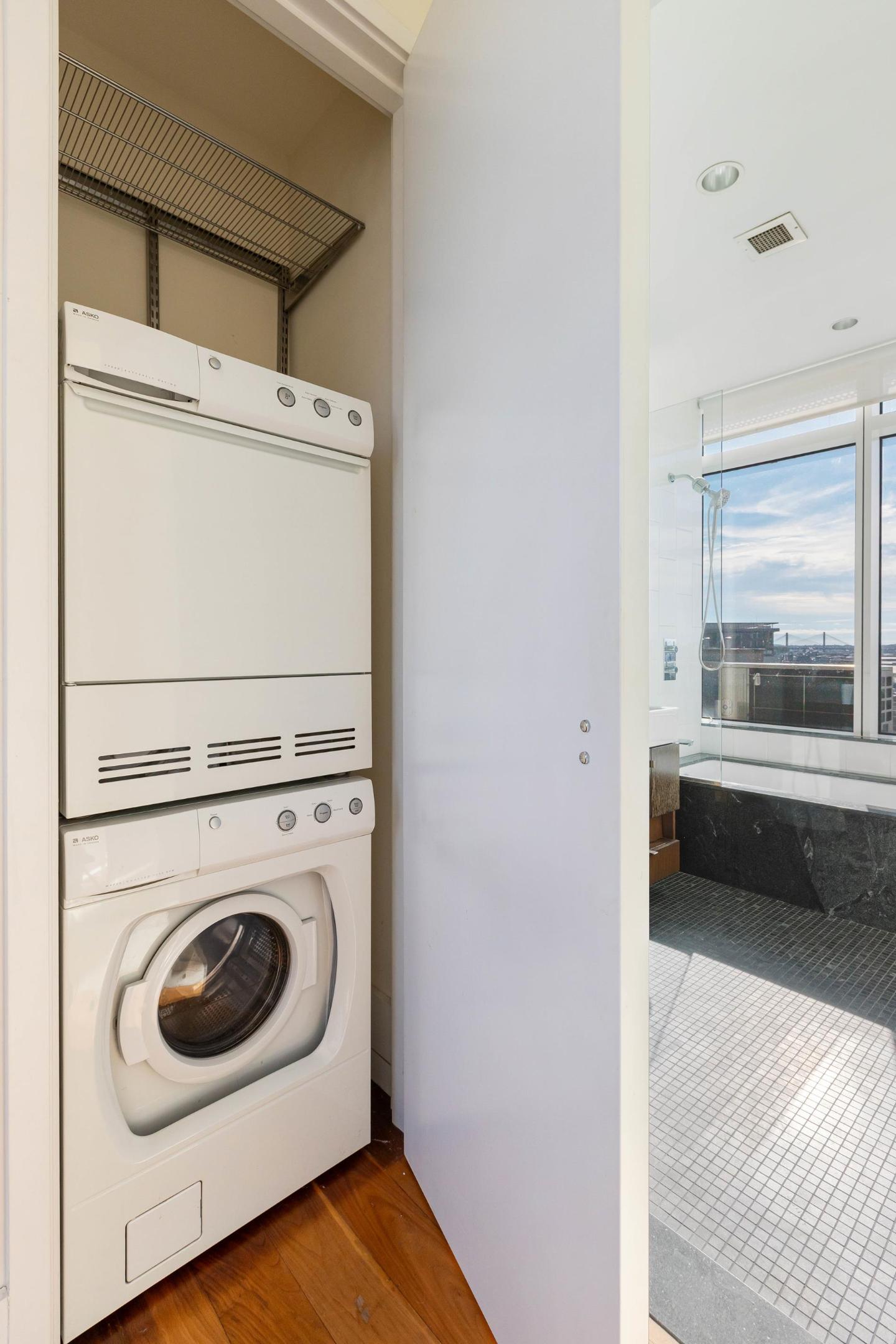 10-17 Jackson Avenue PH8I