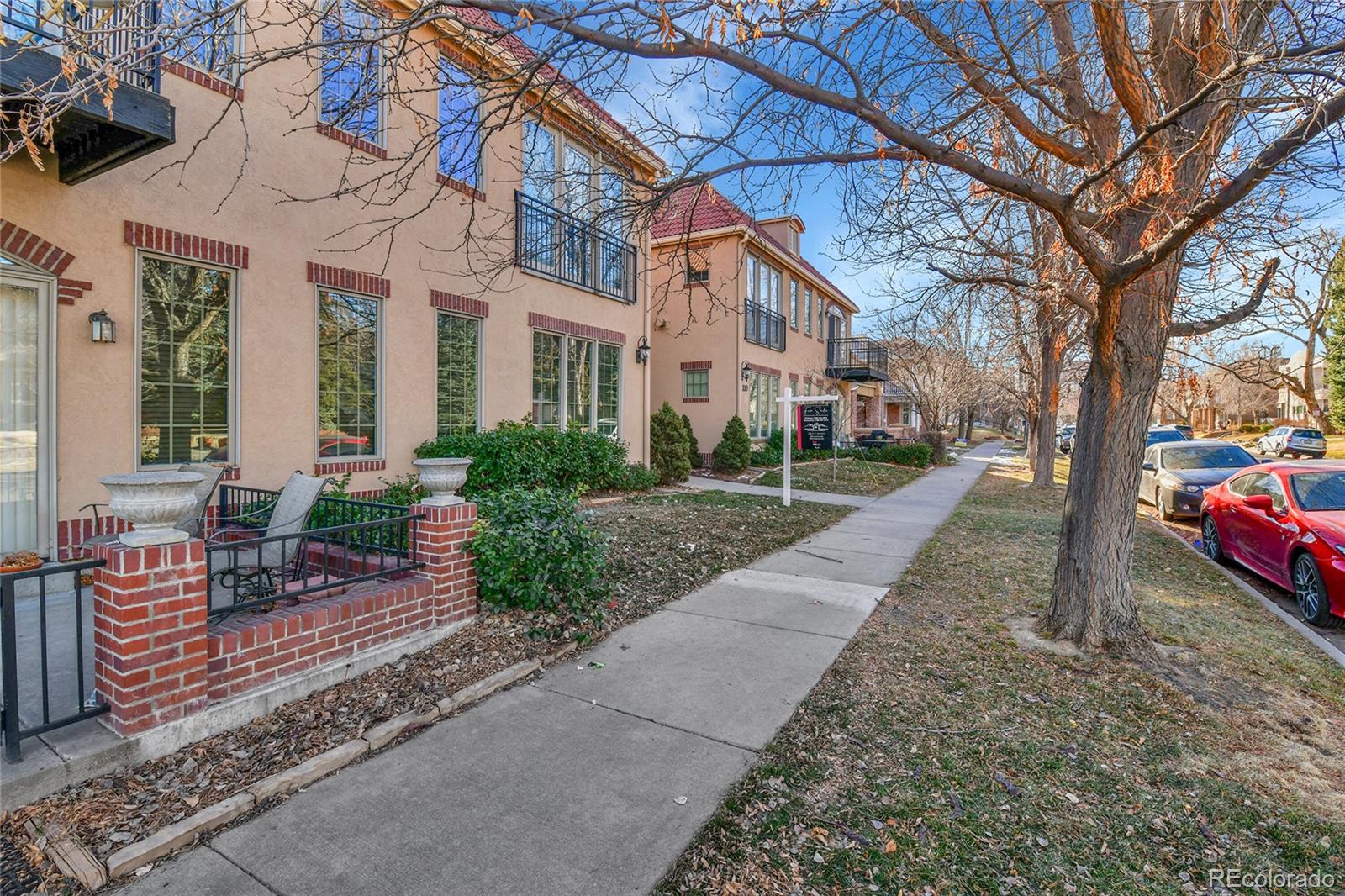 110 S Jackson Street Unit: 1D