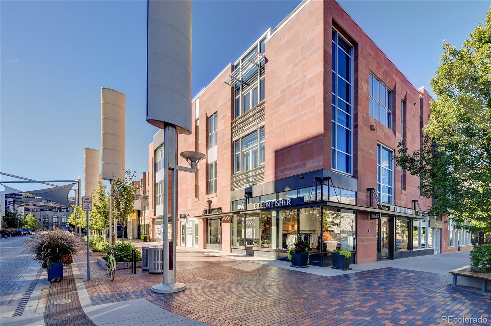 110 S Jackson Street Unit: 1D