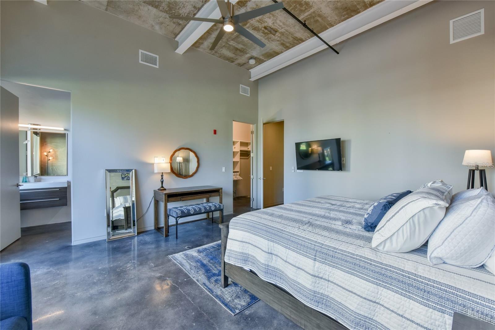 302 SE BROADWAY ST #260