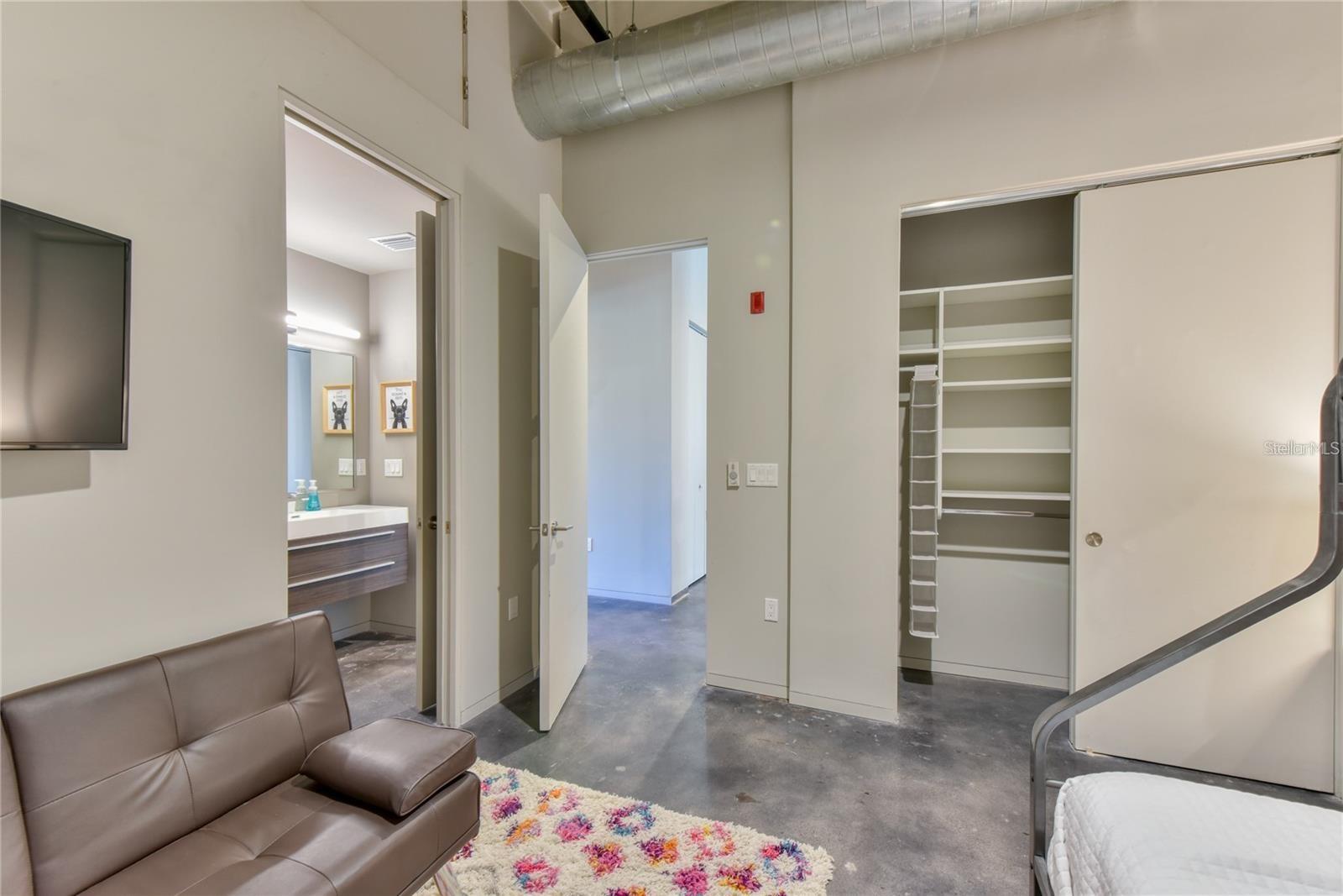 302 SE BROADWAY ST #260