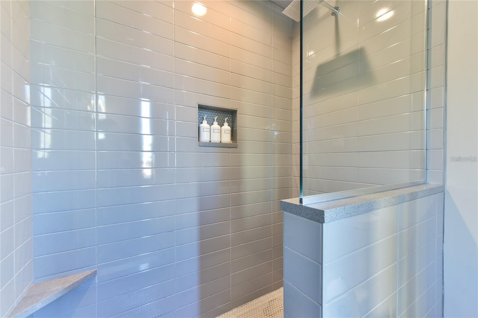 302 SE BROADWAY ST #260