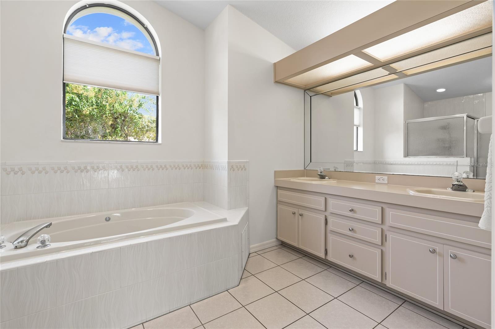 4182 S OAKHURST DRIVE