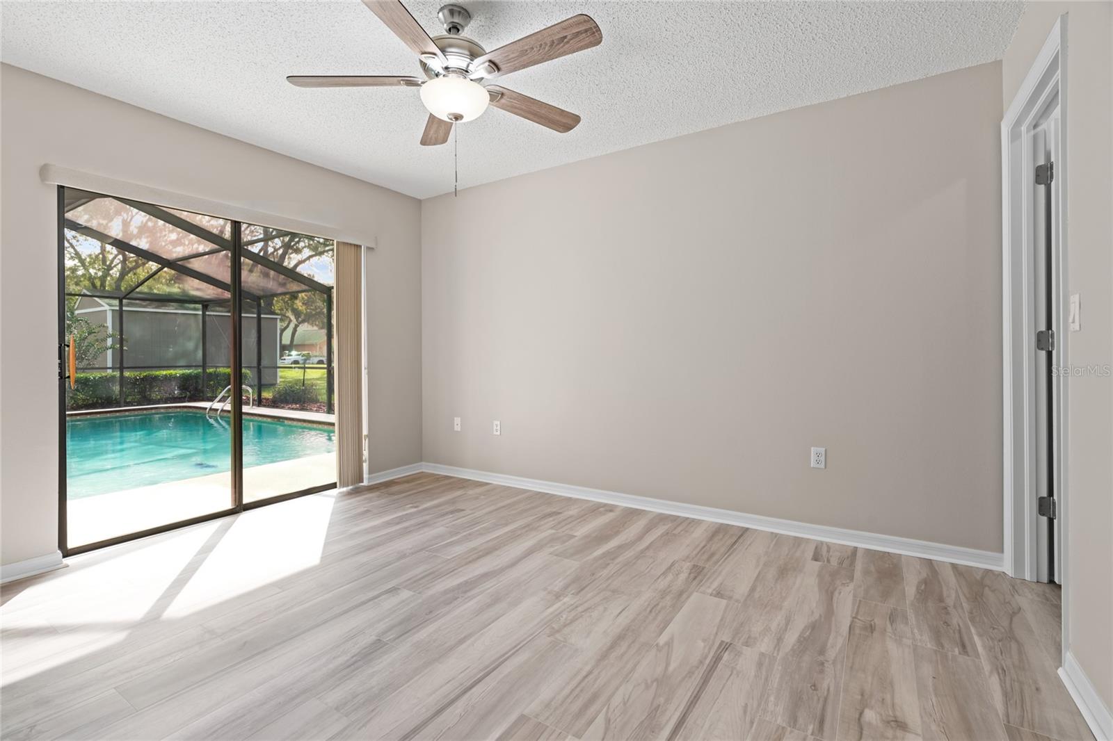 4182 S OAKHURST DRIVE