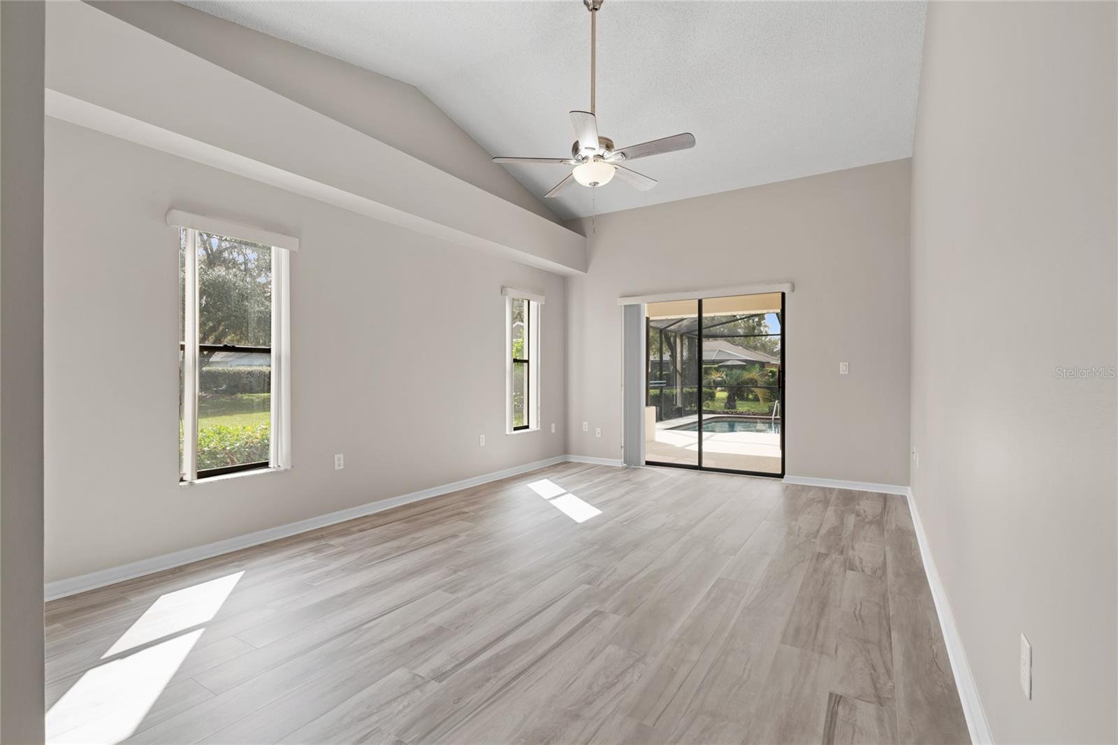 4182 S OAKHURST DRIVE